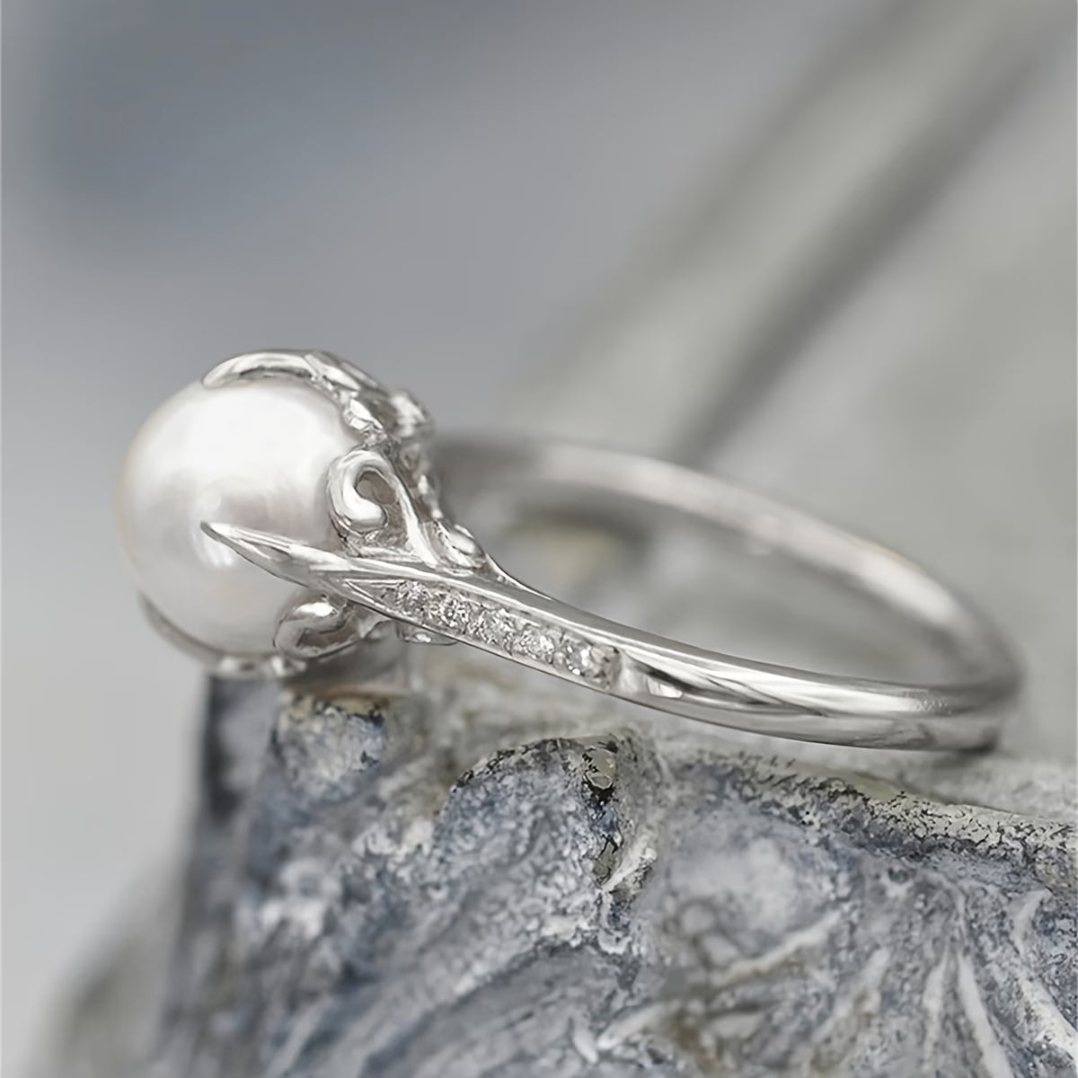 CRYSTELLA | DELICATE PEARL & CRYSTAL RING