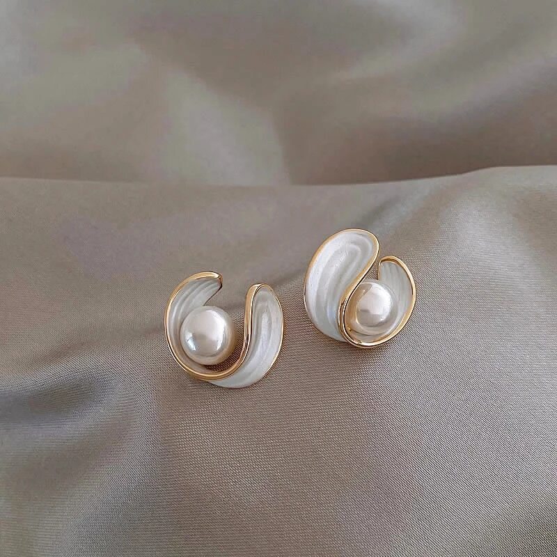SERAPHINE | TIMELESS GOLD PEARL STUD EARRINGS