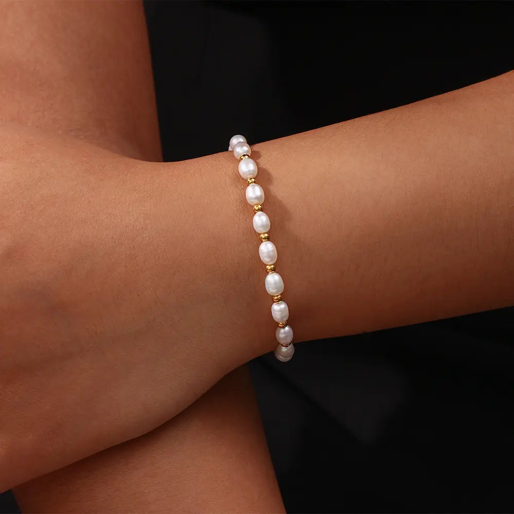 ADELINE | ELEGANT PEARL AND GOLD BRACELET