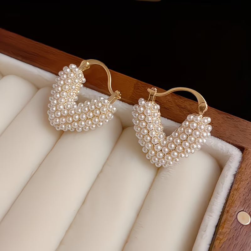 VERA | V-SHAPED EVERYDAY PEARL EARRINGS