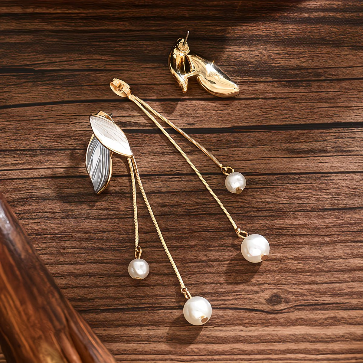 LORELEI | LONG PEARL LEAF EARRINGS