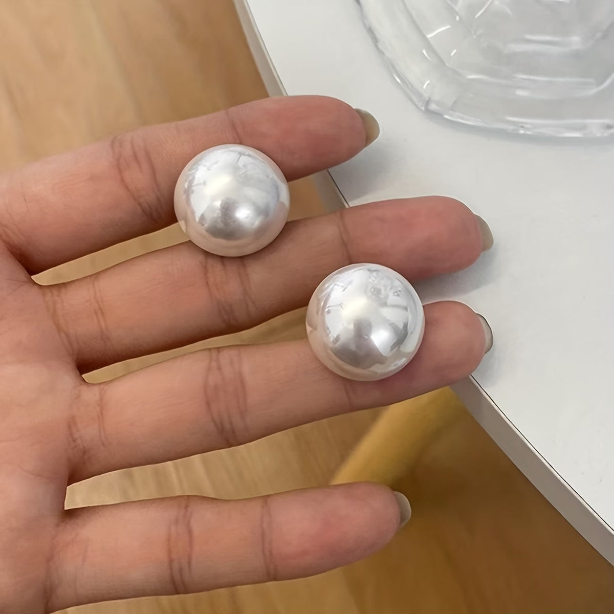 VIVIENNE | THE STATEMENT PEARL STUD EARRINGS
