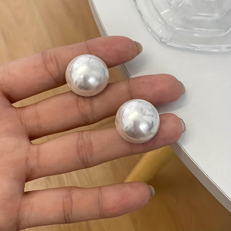 VIVIENNE | THE STATEMENT PEARL STUD EARRINGS