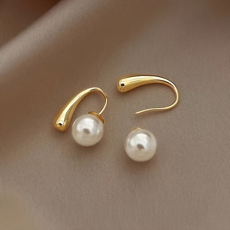 ELARA | MINIMALIST ARC PEARL EARRINGS