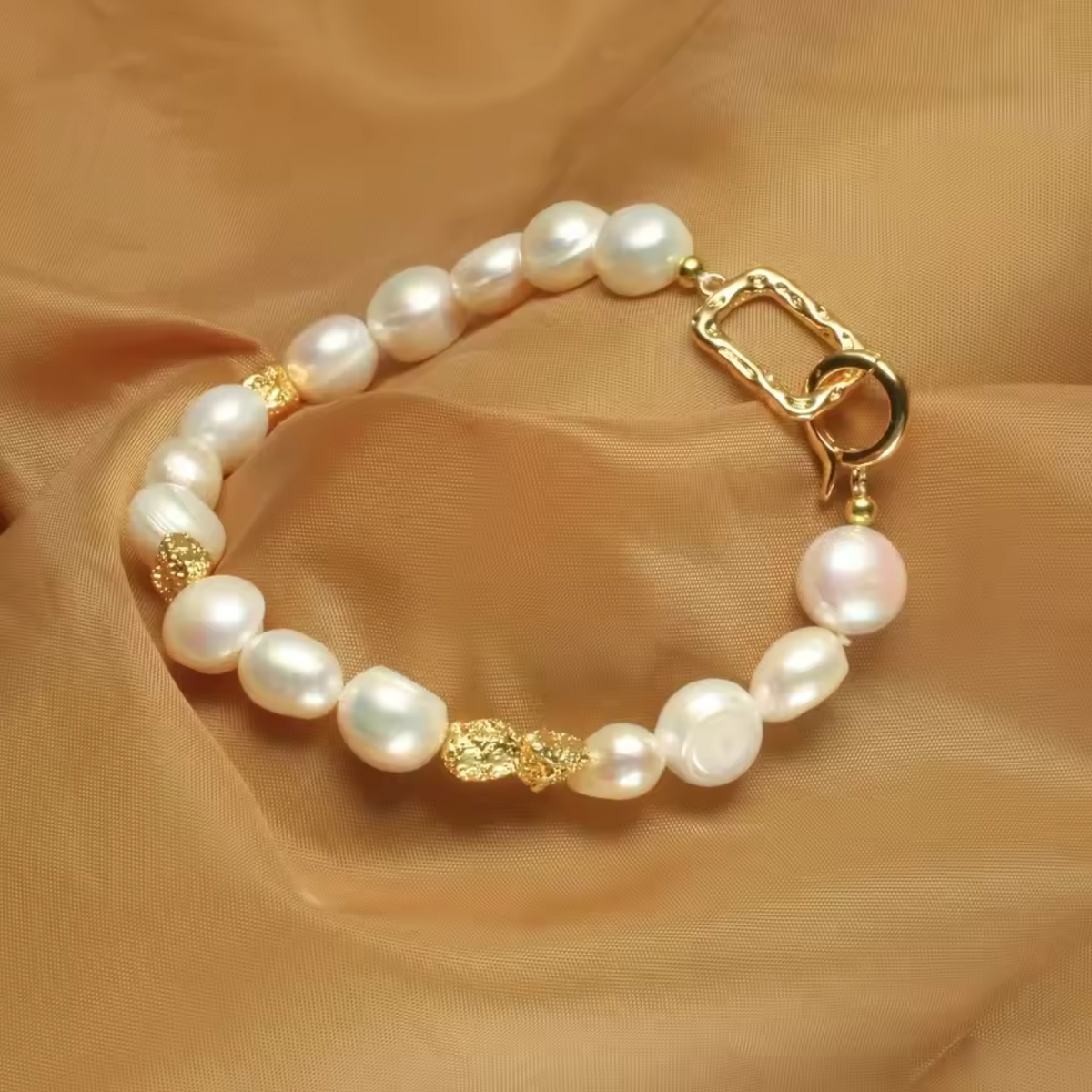 ISADORA | ELEGANT BAROQUE PEARLS BRACELET