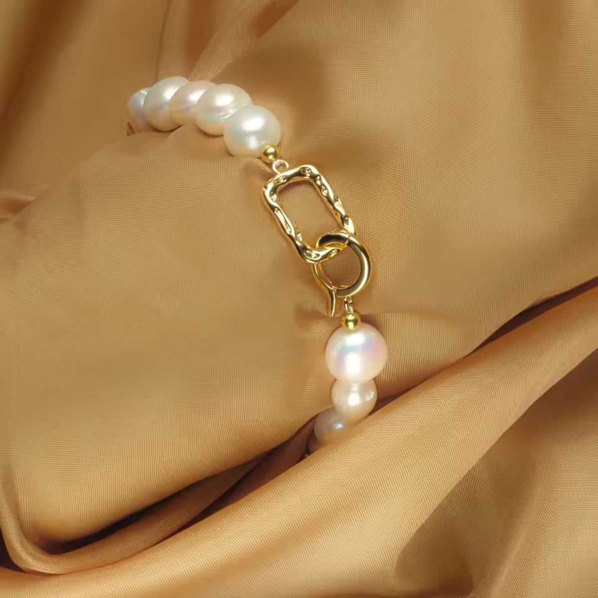 ISADORA | ELEGANT BAROQUE PEARLS BRACELET