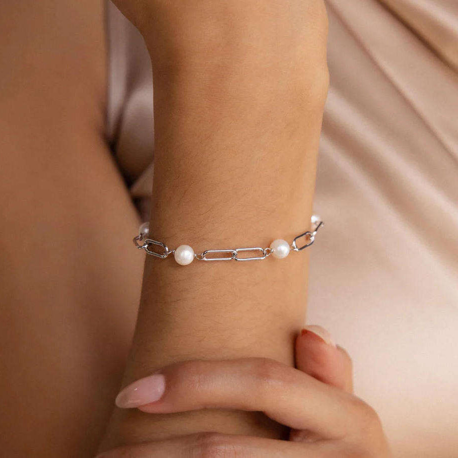 VIVIENNE | TIMELESS PEARL CHAIN BRACELET