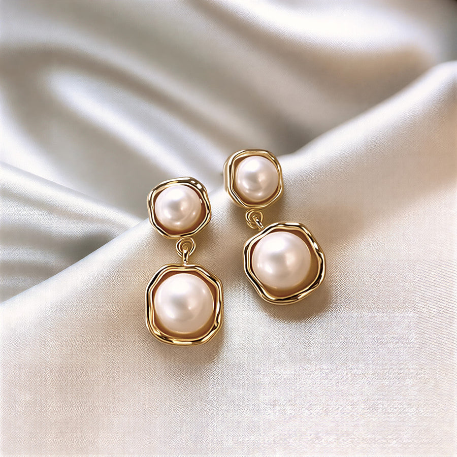 GILDA | GOLDEN FRAME PEARL DROP EARRINGS