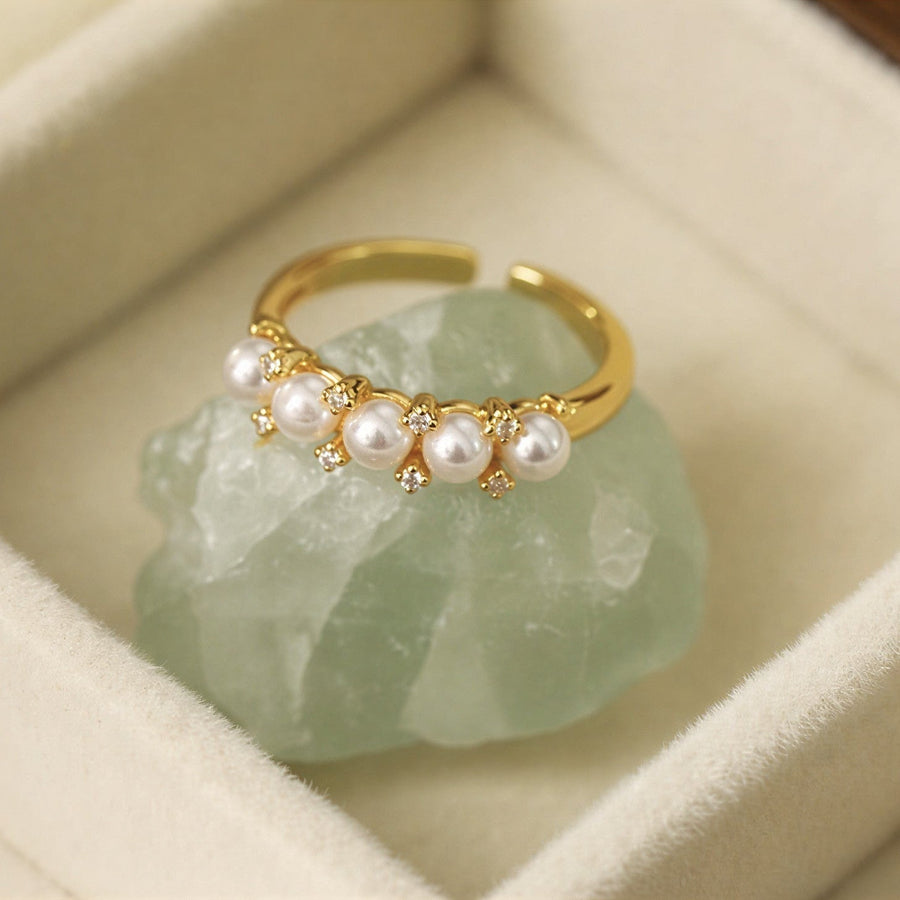GISELLE | FIVE PEARL ROW RING