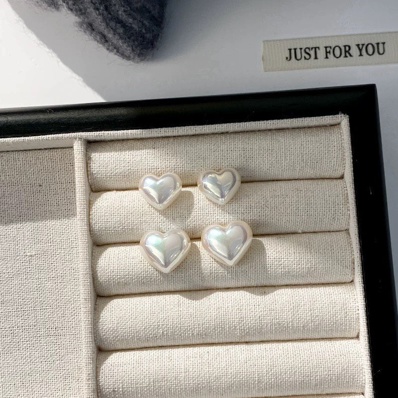 EMILY | LOVING HEARTS PEARL STUD EARRINGS
