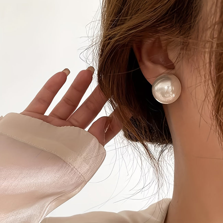 VIVIENNE | THE STATEMENT PEARL STUD EARRINGS