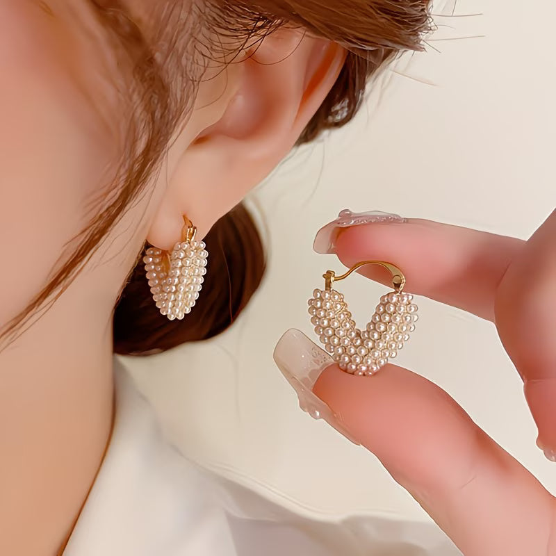 VERA | V-SHAPED EVERYDAY PEARL EARRINGS