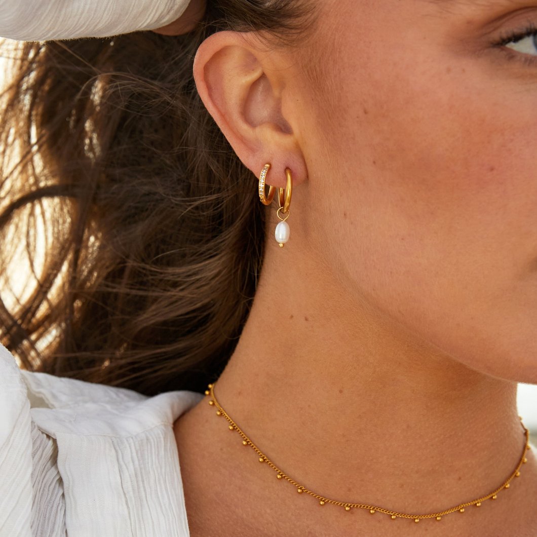 MILA | ESSENTIAL PEARL HOOP EARRINGS