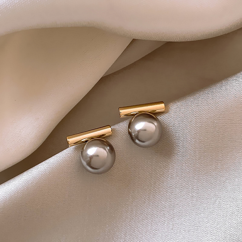 NOIR | DEEP PEARL EARRINGS