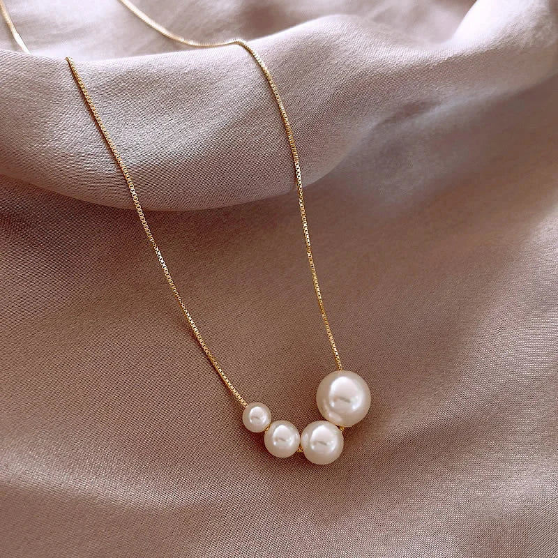 LUNARA | MAGIC PEARL CLUSTER NECKLACE