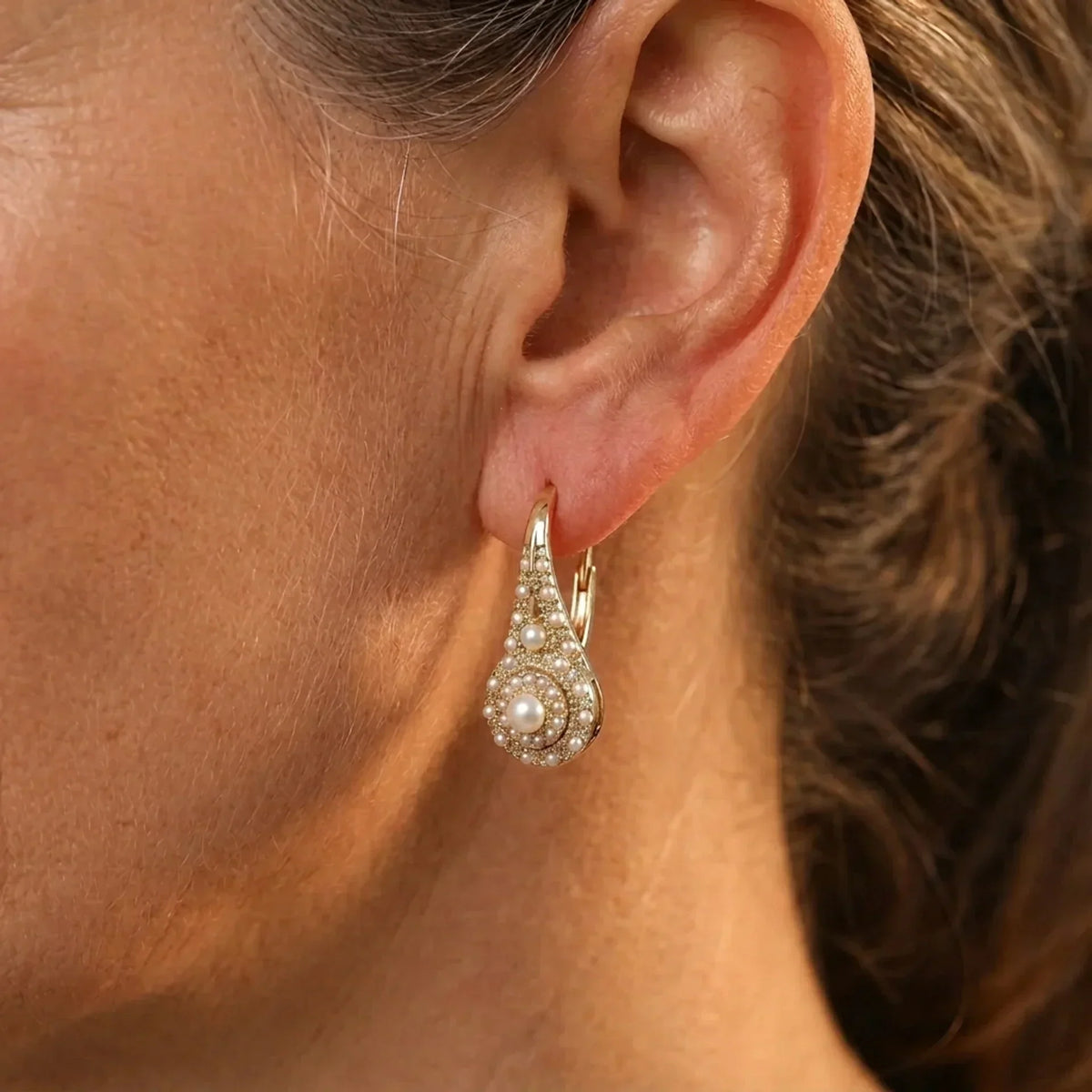 FIORA | ELEGANT PEARL BLOOM EARRINGS