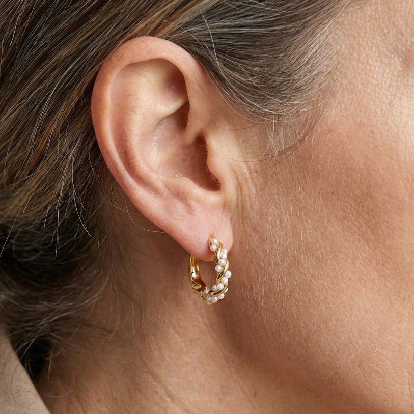 TWYLA | TWIRLED PEARL HOOP EARRINGS